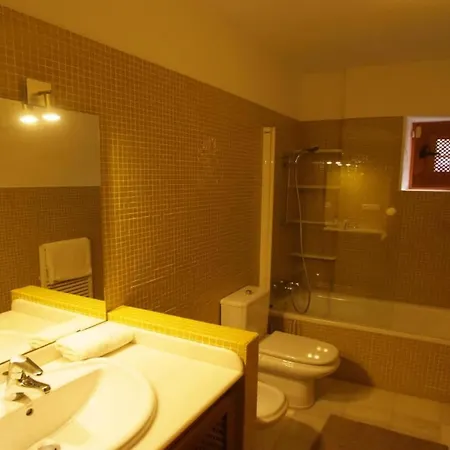 度假居 Schoenes Fuer 6 Personen Mit Pool *